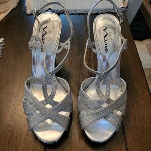 Touch of Nina sparkling silver heels size 9.5
